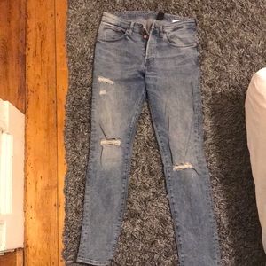 Men’s ripped skinny jean